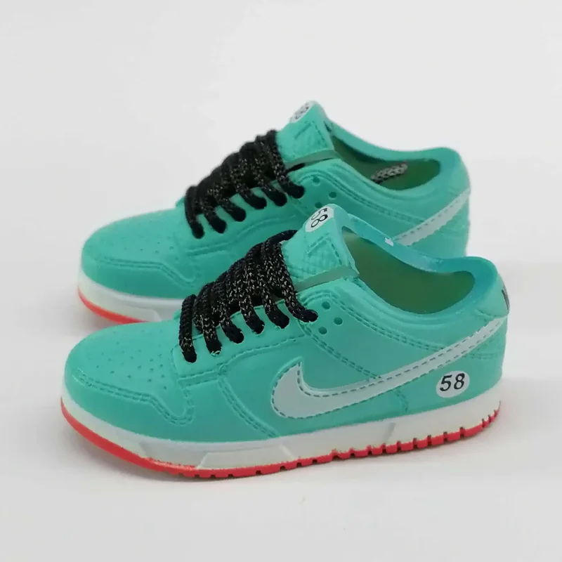 Mini sneaker model 8