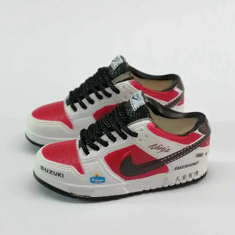 Mini sneaker model 9
