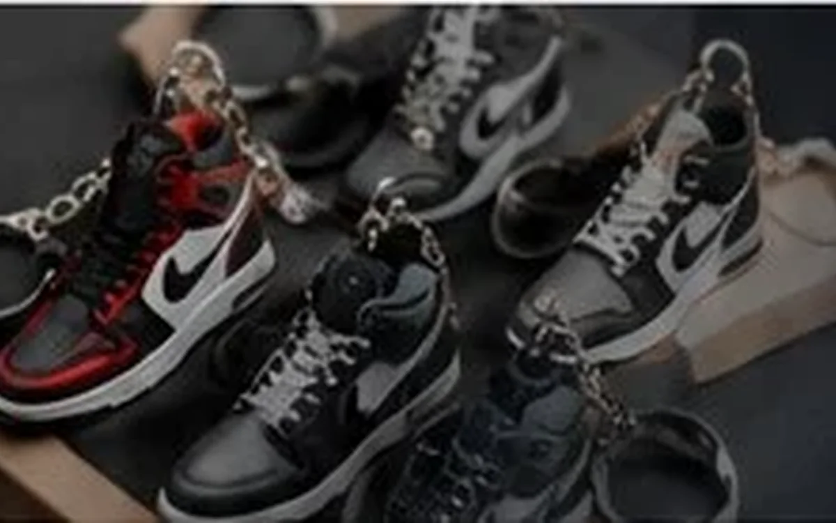 3D mini sneaker keychain product collection